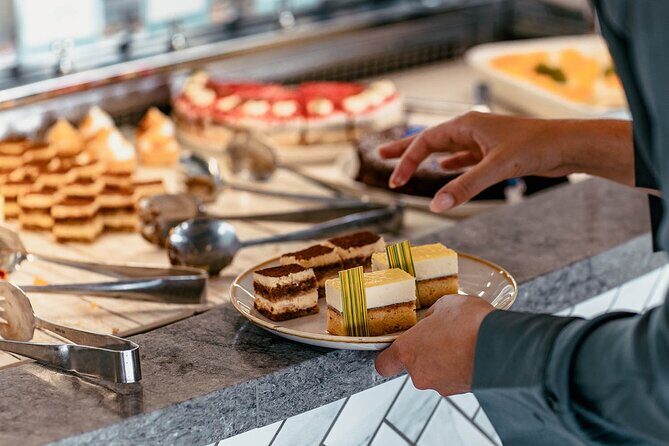 Skyfeast Dining Experience at Sydney Tower - The Experience: Atmosphere and Service