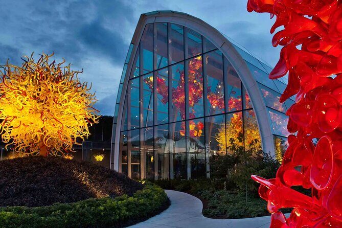 Sleepless in Seattle, Romantic 1 Day Movie Tour in Seattle - Stop 2: Space Needle