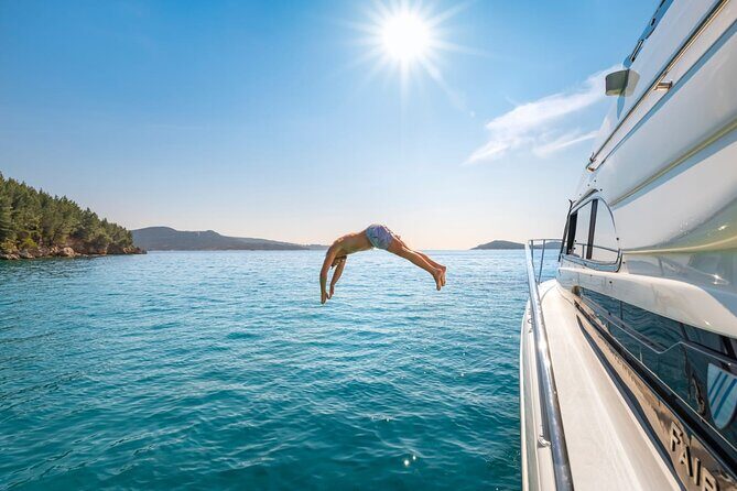 Small group by premium yacht to Elaphite - Why This Tour Stands Out