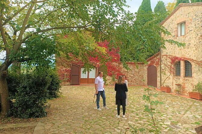 Small group Chianti, Montalcino & Monteriggioni castle from Siena - FAQs