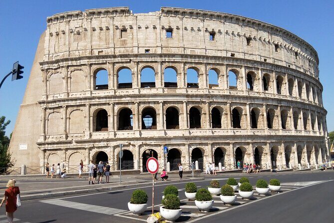 Small Group Colosseum Guided tour - Key Points