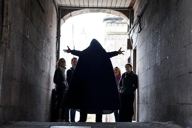 Small Group Ghost Tour incl. Underground Vaults & free drink in Megget's Cellar - The Experience & Group Size