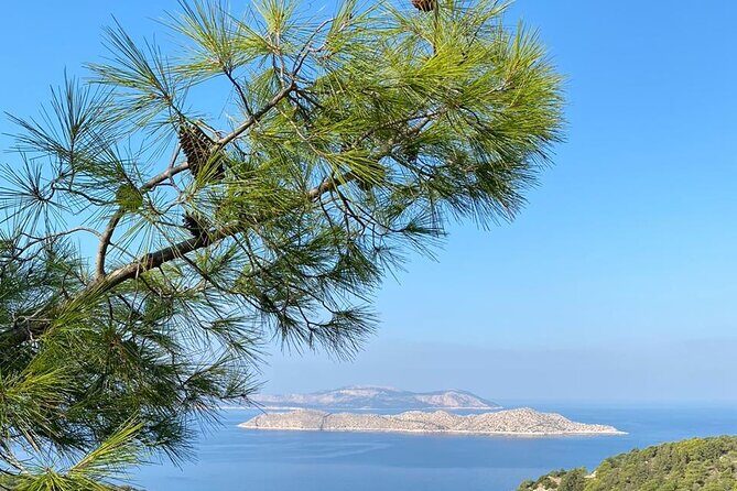 Small group hiking between the beach and Kritinia Castle - Who should consider this?