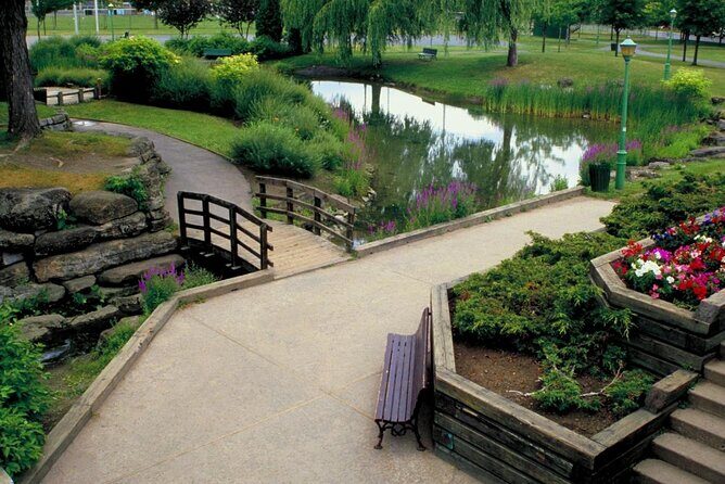 Small-Group Montreal Designers Shopping Tour with a Style Coach - Key Points