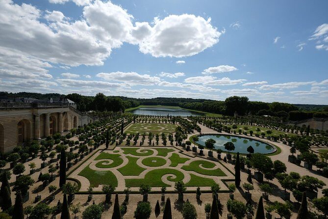 Small Group Paris to Versailles Guided Day Trip & Garden Access - Transportation & Group Size