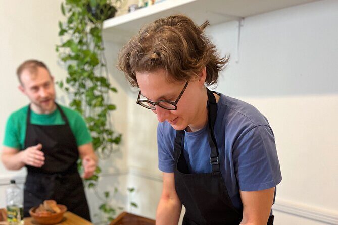 Small Group Salsa and Tortillas Class in La Condesa - FAQs