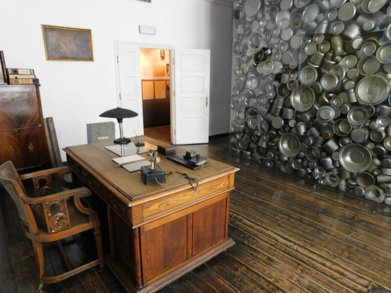 Small Group Schindler Factory and Ghetto Tour with Guide - Authentic, Insightful Guides Make a Difference