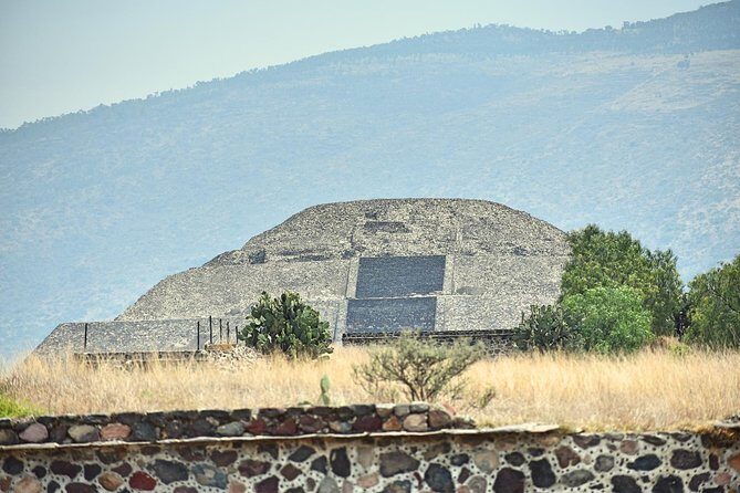 Small Group: Teotihuacan Pyramids and Shrine of Guadalupe from Mexico City - Visiting the Basilica of Guadalupe