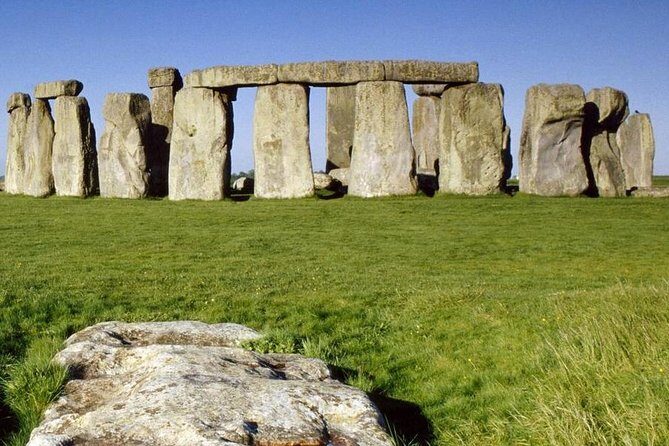 Small-Group to Bath, Lacock, Avebury and Stonehenge from London - A Deep Dive into the Experience