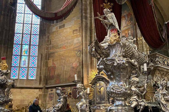 Small-Group Tour of Prague Castle with Visit to Interiors - FAQ