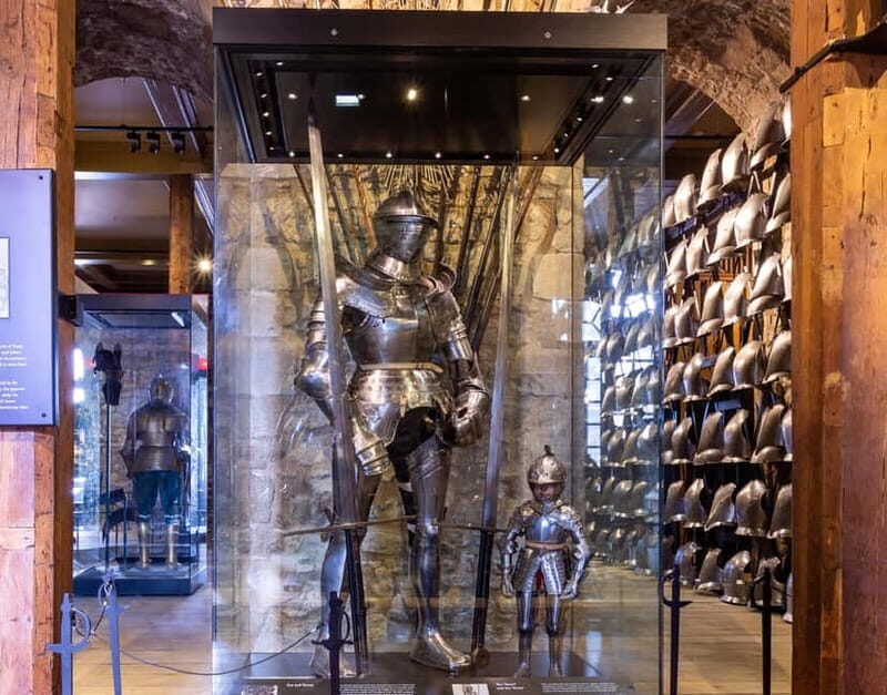 Small Group Tower of London, Crown Jewels & White Tower Tour - Physical Considerations