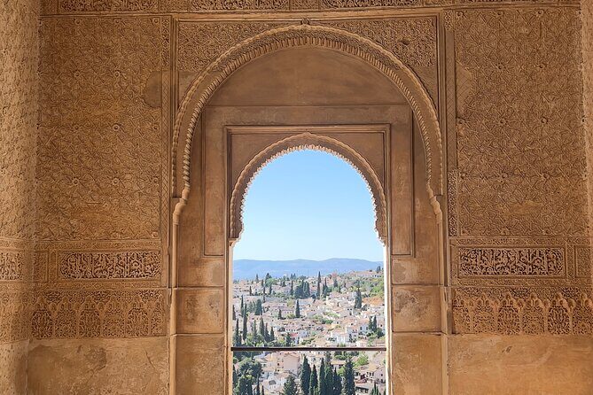 Small group visit to the Alhambra with tickets included - The Experience Duration and Group Size