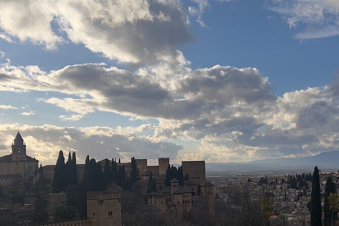 Small group visit to the Alhambra with tickets included - The Downsides to Keep in Mind