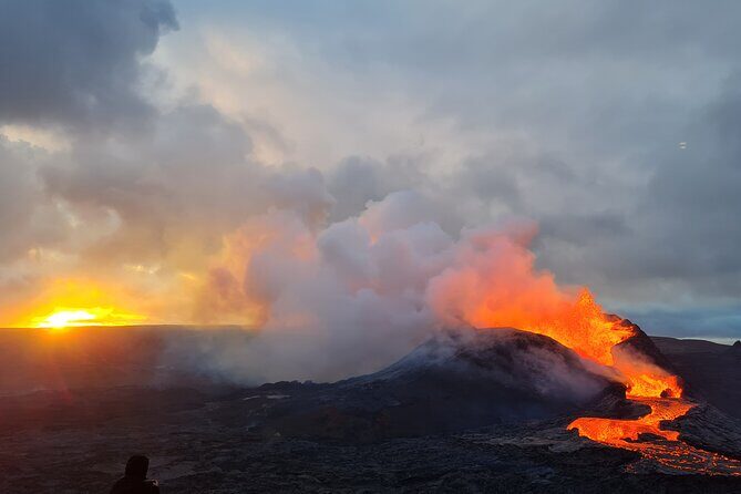 Small Group Volcano Hike with a Professional Geologist - Who Should Consider This Tour?