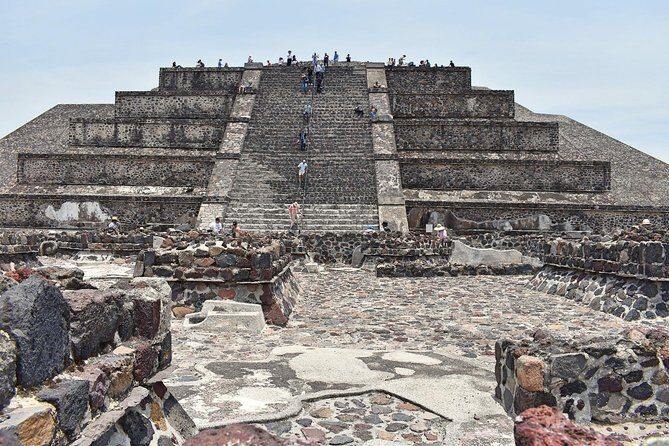Small VIP Group: Teotihuacan Pyramids and Shrine of Guadalupe with lunch - Ready to Explore?