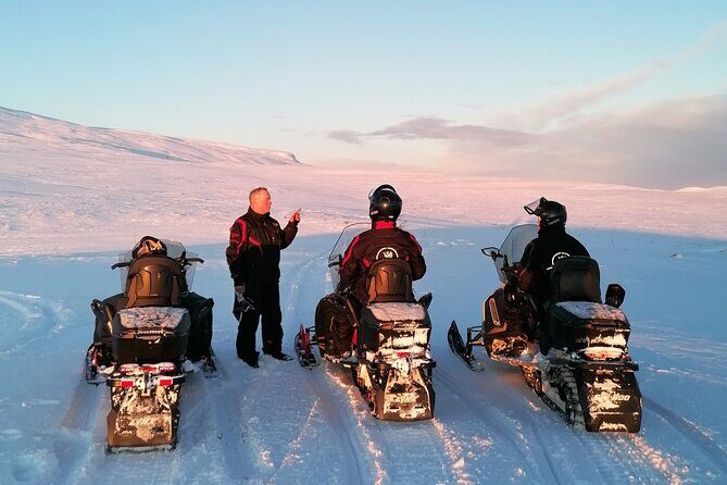 Snowmobile safari in the mountain plateau of Finnmarksvidda - Exploring Norway’s Arctic with a Snowmobile