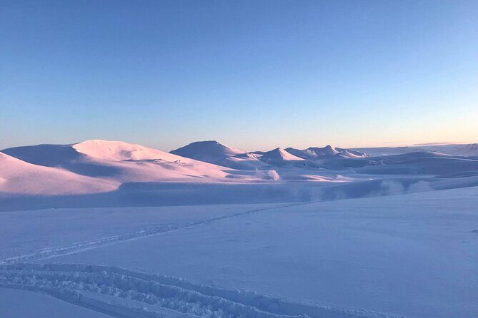 Snowmobiling on Eyjafjallajökull - An In-Depth Look at the Snowmobiling Experience