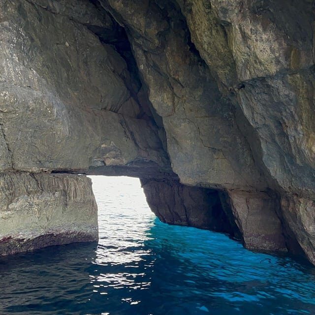 Southern Beauties: Marsaxlokk and Blue Cave TOUR IN PORTUGUESE - What to Expect from the Tour