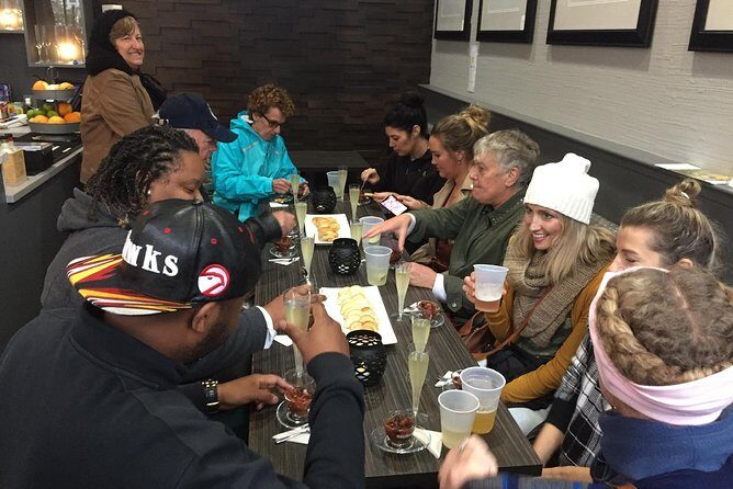 Southern Flavors Food, Pub Crawl, and History Walking Tour - Group Size and Atmosphere