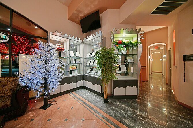 Spa Service: Hot Stone Body Massage with Private Sauna - The Experience Itself: Atmosphere and Service