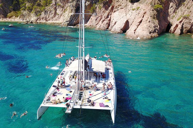 Special tour for groups sailing along the Costa Brava in a big catamaran. Food and drinks included. - Who Is This Tour Best For?
