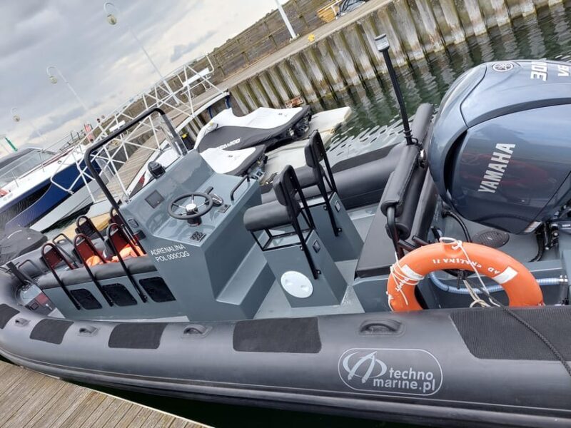 Speed boat at the end of the pier in Sopot. Speed 90 km/h - Key Points