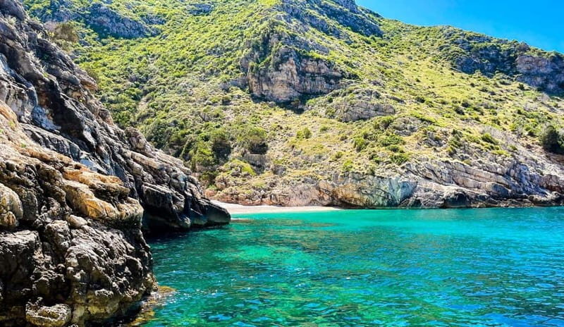 Speed Boat Trip to Grama Bay - What You Can Expect from the Speed Boat Trip to Grama Bay