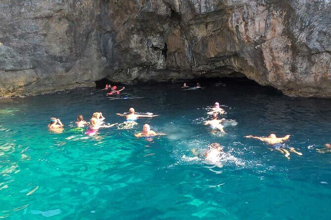 Speedboat tour to Blue Cave and Blue Lagoon - Who is this tour best suited for?