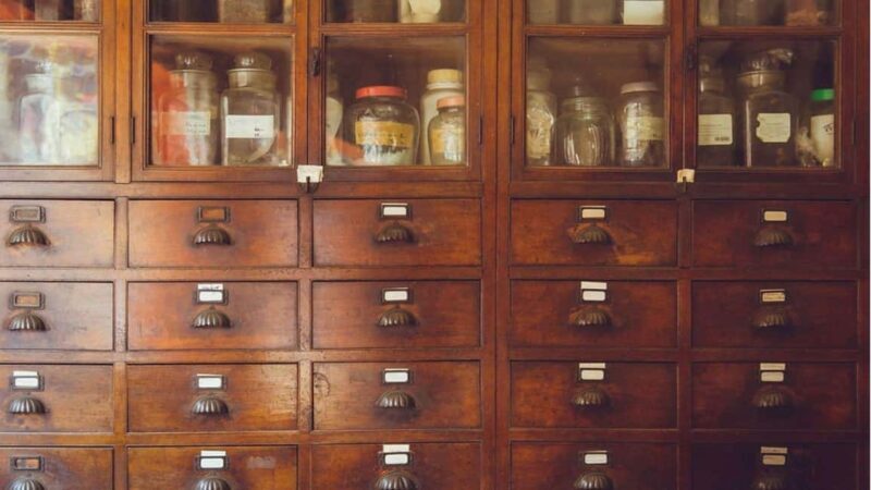 Speziali e Profumi: Visita tra Botteghe e Viaggio Sensoriale - Exploring Mantua’s Artistic Heart: The Bibiena Theatre and More