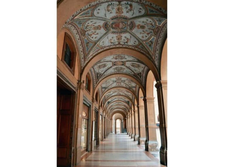 Spices, Apothecaries, and Perfumes of Bologna: A Journey Through the Secret Art - Key Points