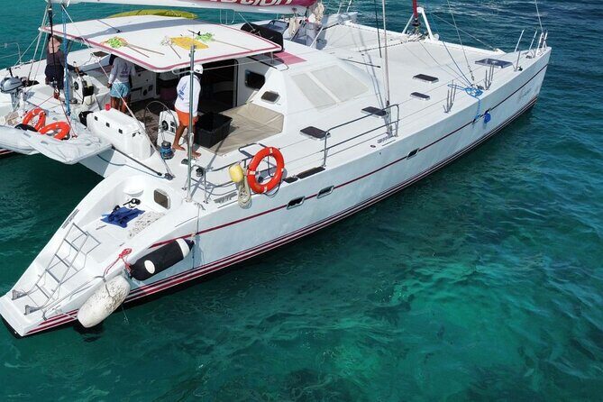 Splendid Isla Mujeres Catamaran: drinks and fun all day! - The Sum Up