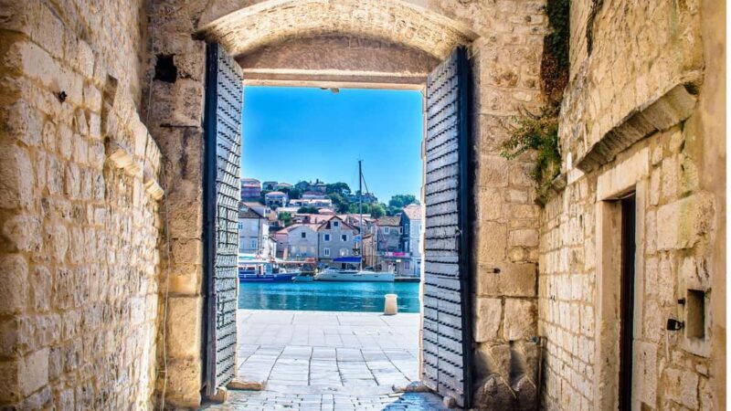 Split Boat Trip Half-Day: Blue Lagoon, Trogir & iovo - FAQs