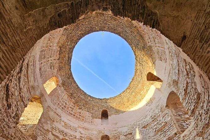SPLIT-History Tour of Diocletian's Palace & Old Town with Daniela - Art and Local Life: Grgur Ninski and the Synagogue