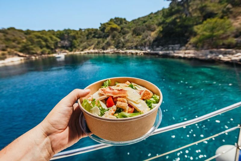 Split: Hvar, Pakleni, Brač & Šolta All-inclusive Tour - Food and drinks: the all-inclusive value check