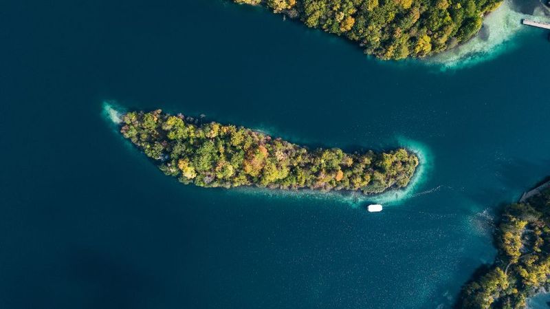 Split: Self-Guided Plitvice Lakes Day Tour with Boat Ride - The Lower Lakes Boat Ride: Your Best Photo Window