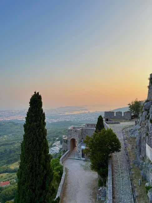 Split: Sunset at Klis Fortress with Sightseeing Bus - Key Points