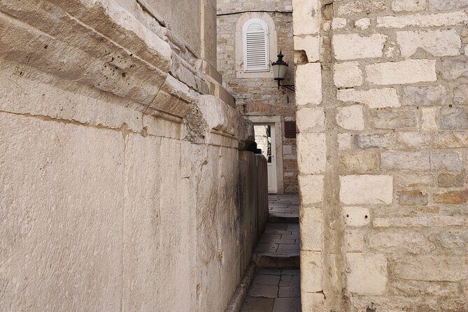 Split Walking Tour with a Licensed Local Guide - The Downside