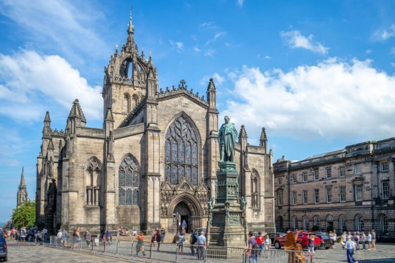 St Giles' Cathedral and Edinburgh Old Town Private Tour - How the Tour Unfolds