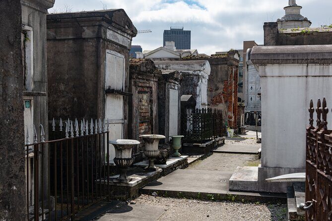 St Louis Cemetery No.3 New Orleans Burial Tradition Audio Guide - An In-Depth Look at the Tour Experience