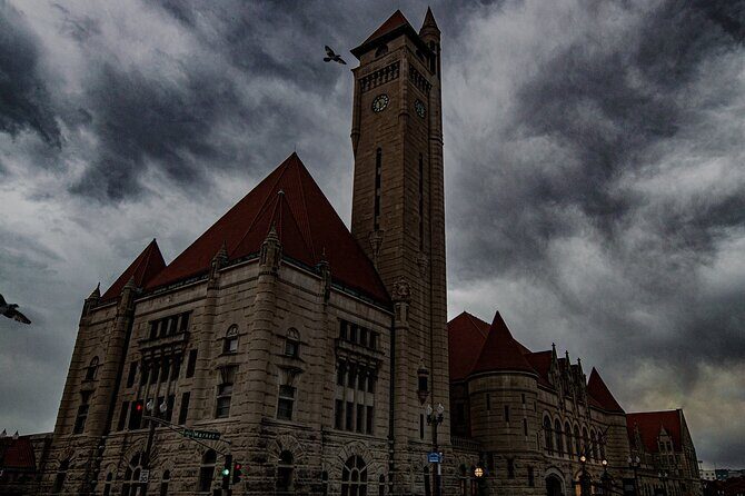 St. Louis Ghosts: Gateway Ghouls and Hauntings - What to Expect on the Tour