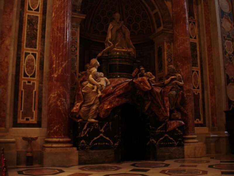 St Peter's Basilica tour with Dome and Crypts - Key Points