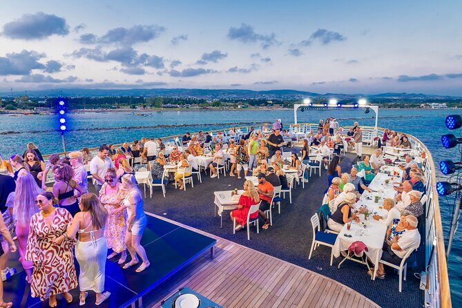 Stardust Variety Show Evening Cruise in Yeroskipou Bay - Setting the Scene: What Is the Stardust Variety Show Evening Cruise?