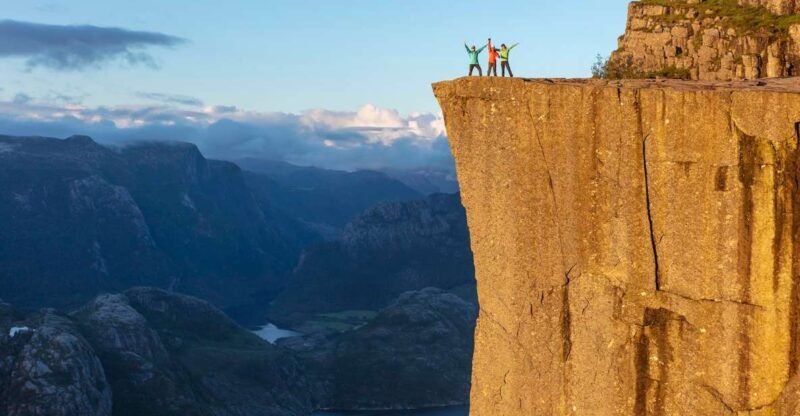 Stavanger: Preikestolen Sunrise Hike + Breakfast Buffet - FAQ