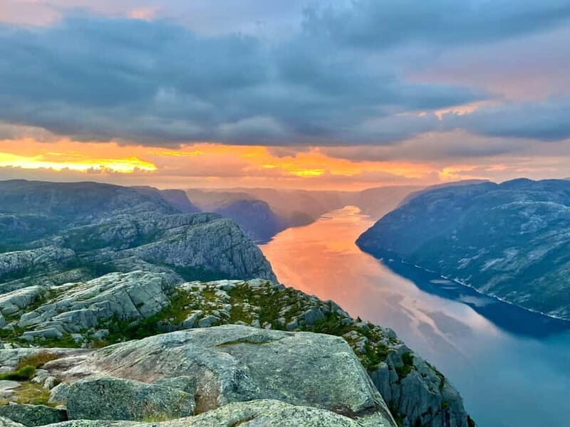Stavanger/Sandnes: Preikestolen Guided Hidden Nature Hike - A Closer Look at the Experience