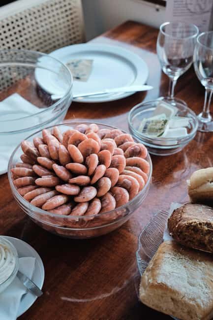 Stockholm All-You-Can-Eat Shrimp or Tacos Cruise & Coverband - Key Points