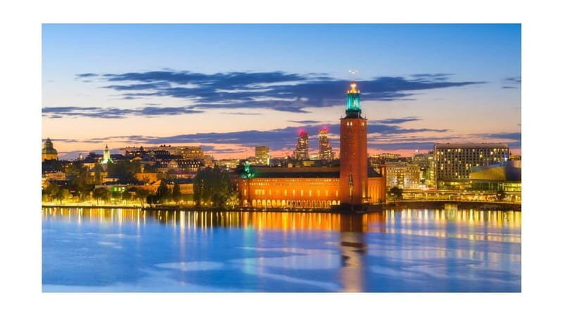 Stockholm Day Tour: Old Town, Vasa Museum & City Views - Exploring Stockholm City Hall