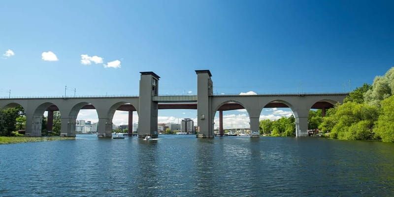 Stockholm: Highlights Boat Tour - Onboard café: Swedish fika, pastries, and drinks (including beer and wine)