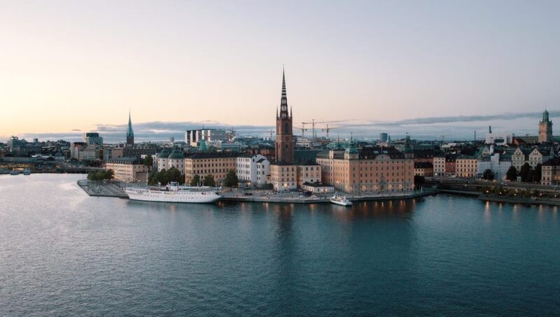 Stockholm Icons: Old Town & Riddarholmen Private Guided Tour - What to Expect from the Tour