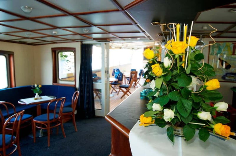 Stockholm: Midsummer Archipelago Boat Tour Live Guide DE/EN - Why Travelers Love This Tour