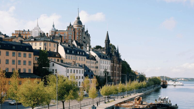 Stockholm: Old Town Walking Tour, stories and secrets - Key Points